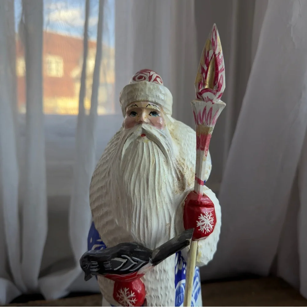 Vintage winter scene Ded Moroz w bird, Signed 10”